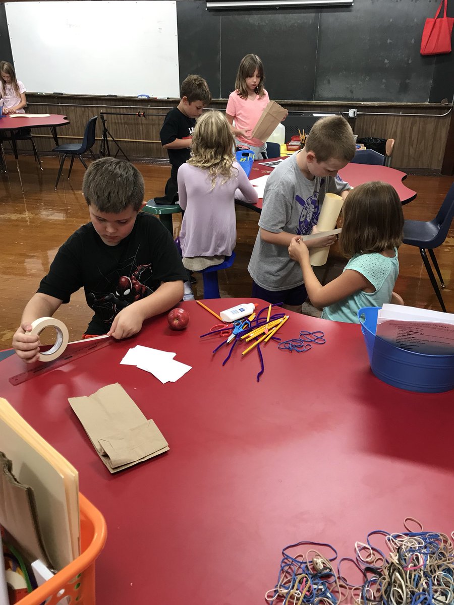 ltaylor4445's tweet photo. Mrs. Devore’s class and apple stem #bementbulldogs https://t.co/tNTfIY08Cj