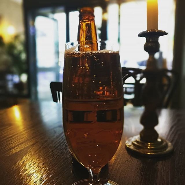 Mechan135's tweet photo. It would be rude not to whilst I'm waiting for a haircut #remedyhairdressing
.
.
.
.
 #leedsbarber #leeds #haircut #beer #pacifico #thursdayvibes https://t.co/YPCWwtqt3T https://t.co/yRDZYtmOs4