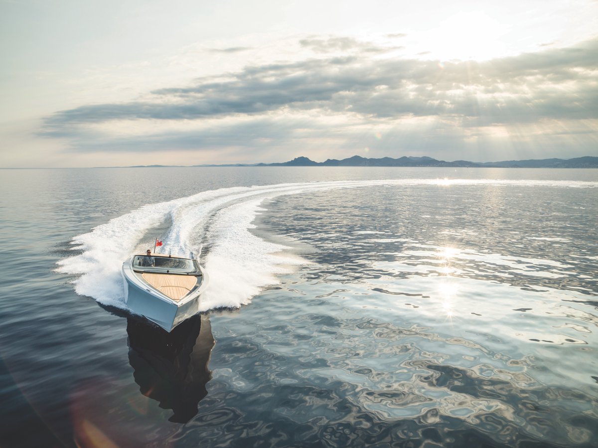 QYachts's tweet photo. See the AM37 at @mys_monaco 26th - 29th September. #MYS2018 #AstonMartin #Powerboat #Quintessenceyachts #AM37 https://t.co/DNUduAvGBg