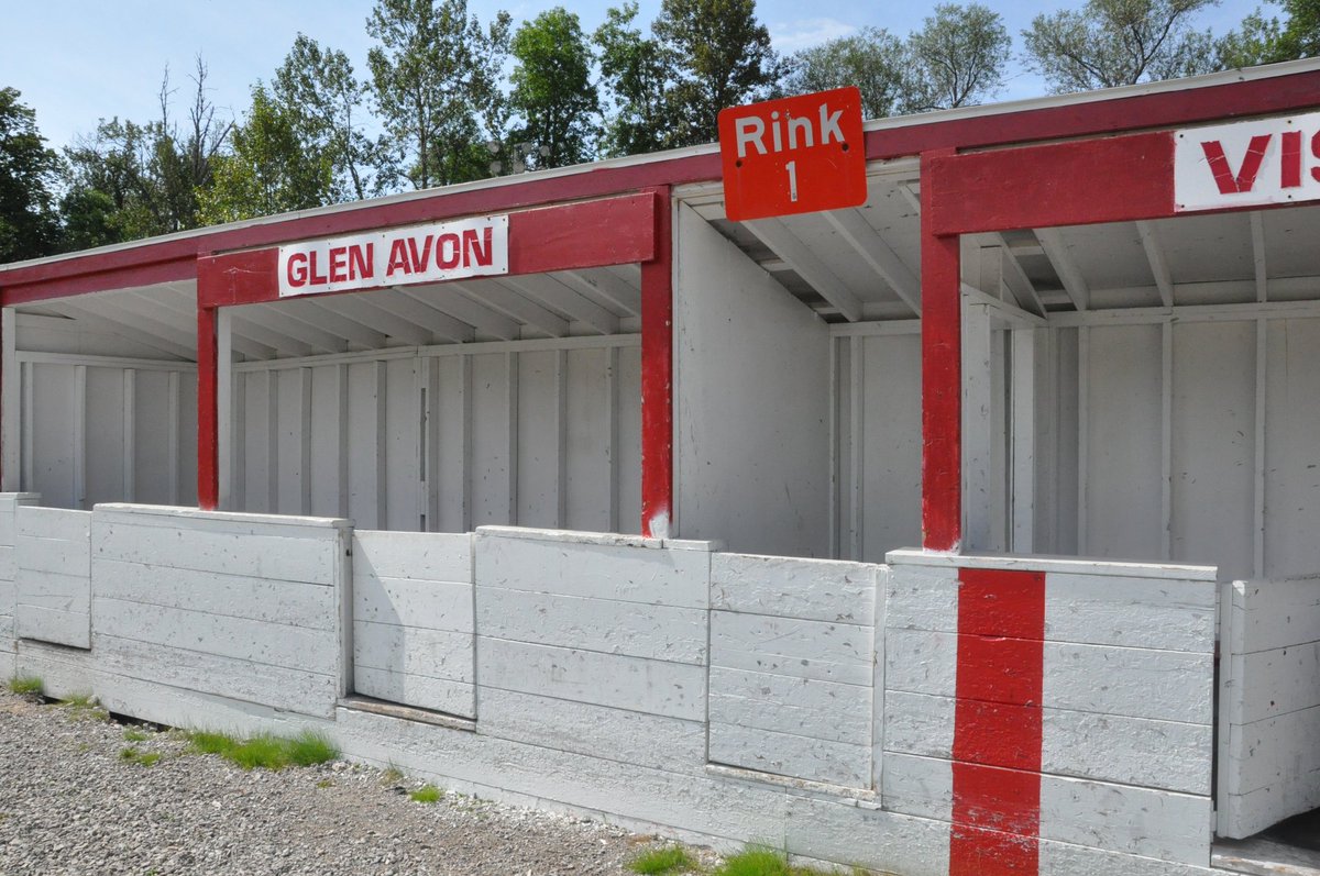 VintageMNHockey's tweet photo. Some of the most historic, and community proud outdoor rinks in entire country are located in historic Duluth, MN #Woodland #GlenAvon #RIPWilliams @logic_ref https://t.co/09mdsCCKNw
