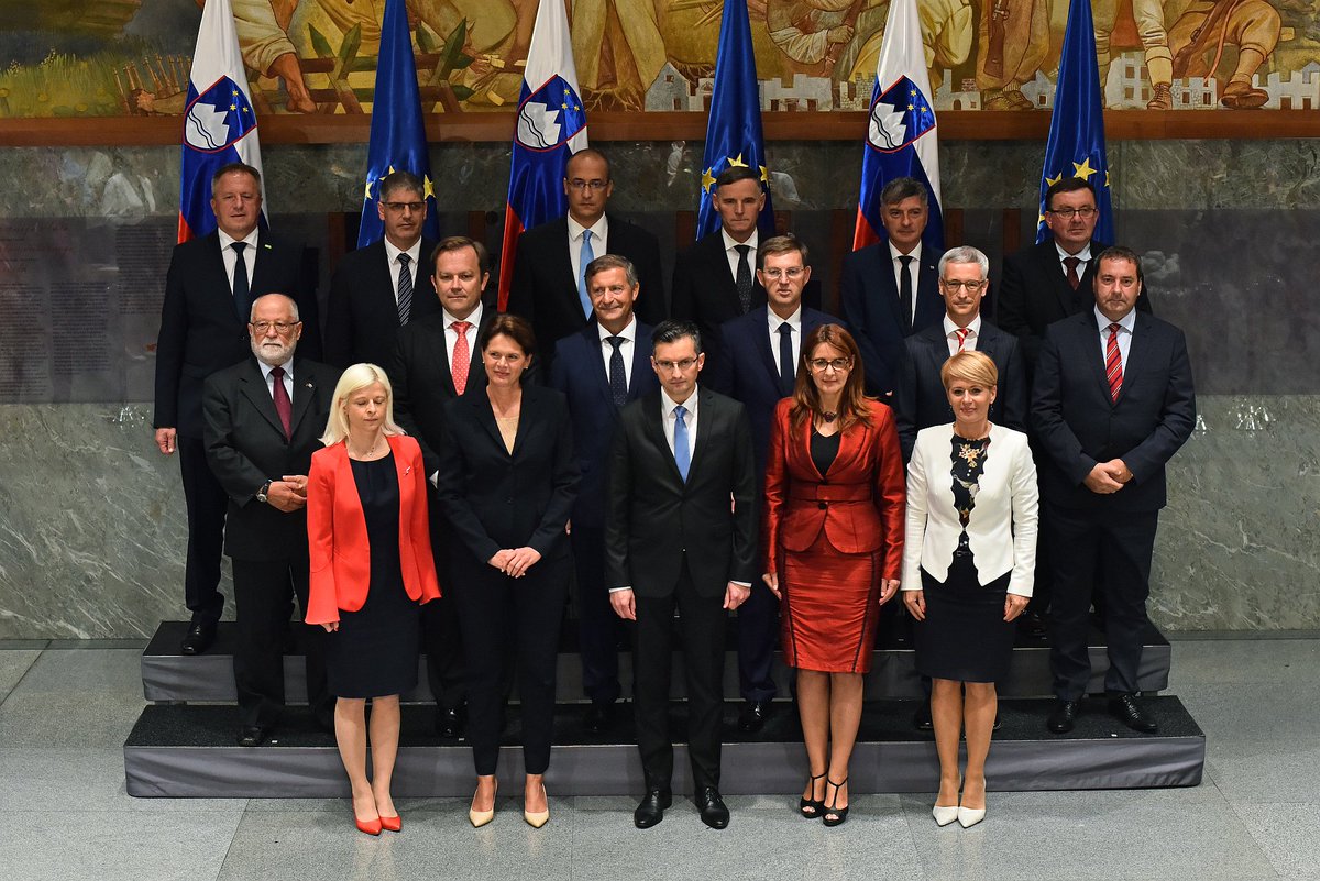 Člani 13. Vlade Republike Slovenije.