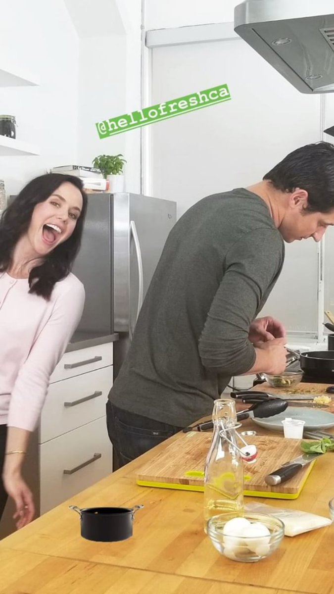Beckett2009's tweet photo. @tessavirtue is this beautiful environment YOUR KITCHEN?!?!
@ScottMoir 😁✌❤
#VirtueMoir #TessaandScott #tessavirtue #Cooking #hellofreshcanada https://t.co/BBjSTxWWpf
