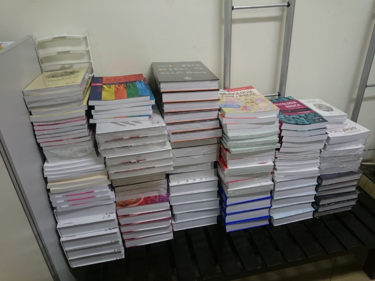 bc_ccs's tweet photo. A Biblioteca Central do CCS recebeu hoje, por compra do @SIBI_UFRJ, 25 novos títulos, perfazendo um total de 127 exemplares.
Os novos livros estão em processamento técnico para serem disponibilizados nas estantes o mais breve possível.
🤓 #BC_CCS https://t.co/rXlSEtwxGN