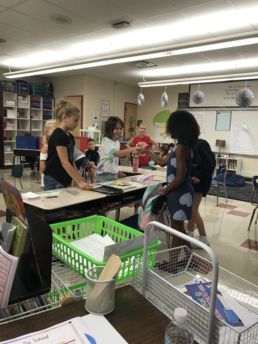 CB_Kwilliamson's tweet photo. In fourth grade we welcome new students with a warm welcome.
#TitusPride https://t.co/7fCRCSbBWF