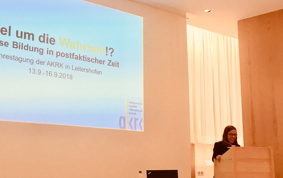 VieraPirker's tweet photo. Claudia Gärtner eröffnet die Tagung - und wir feiern 50 Jahre #akrk #akrk2018 @AKRK_RelPaed https://t.co/SrmbuD8ODv