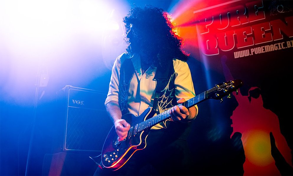 BrianMayGuitars's tweet photo. PURE MAGIC... @BrianMayGuitars artist #RichardAshford, with the insanely busy UK tribute act, #PureQueen (featuring vocalist #MarkSanders) plays the #ShanklinConservativeClub on the Isle of Wight this FRIDAY, SEPTEMBER 14th. https://t.co/py6drQhtZM