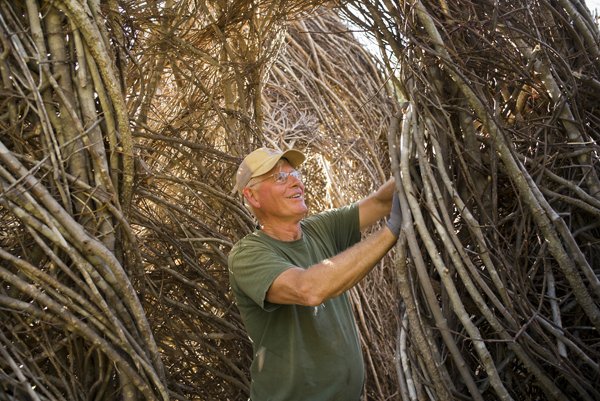 wkuces's tweet image. ARTIST TALK: featuring Patrick Dougherty, Oct. 9 at 7pm CST in the Kentucky Room of the Kentucky Building at WKU. Learn more about this project and it's sculptor! #stickwork @wku