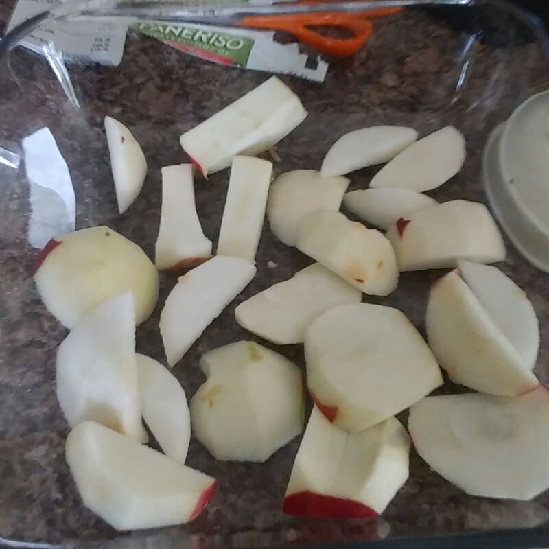 GlutenIsDaDevil's tweet photo. Making gluten free apple crisp #glutenfree #applecrisp #glutenfreeliving https://t.co/1irk1h6beV