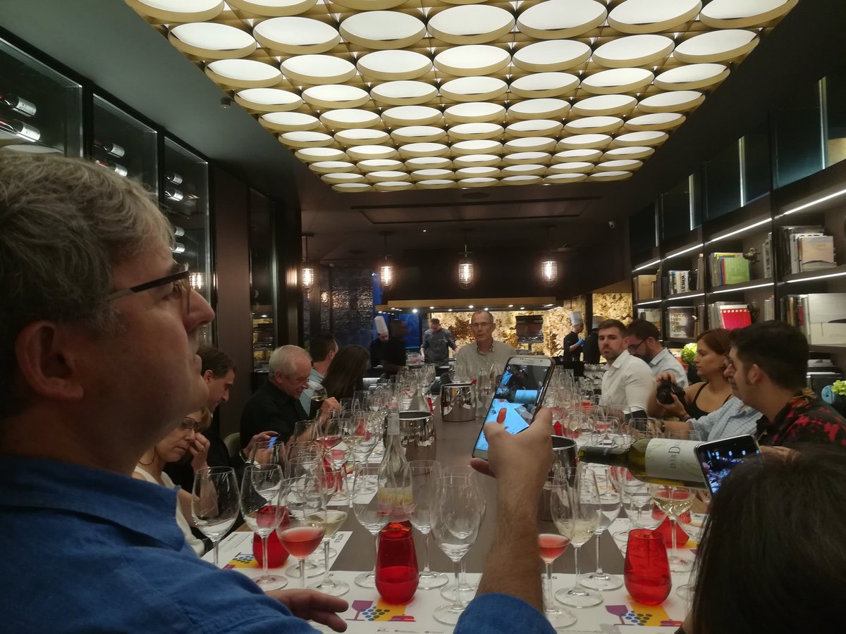 🍷Comencem la Presentació d'#HotelsambDO18 amb #Influencers al <a href="/PullmanSkipper/">Pullman BCN Skipper</a>!🤩 Tots preparats per gaudir d'un tast de les #DOcatalanes🍇.
