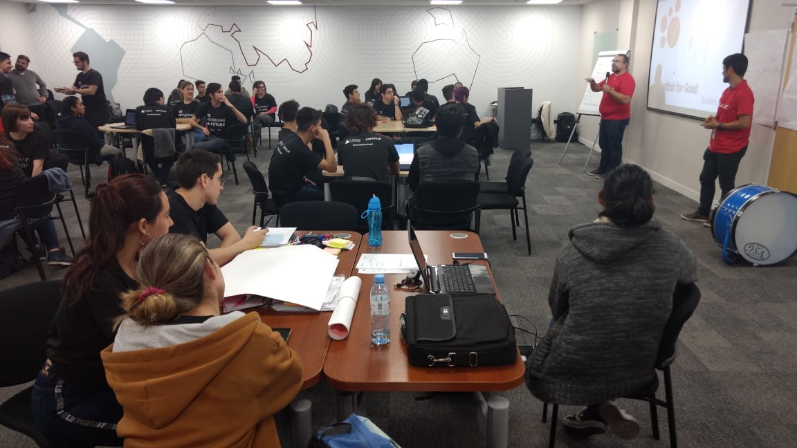 juniorenarg's tweet image. [Hoy] Segunda jornada #ChatbotForGood Argentina. Los jóvenes desarrollan ideas, buscan soluciones reales a problemas a través de la tecnología, acompañados por #OracleVolunteers que dedican tiempo y conocimientos ¡Juntos transformamos nuestras comunidades! #InspirandoJóvenes