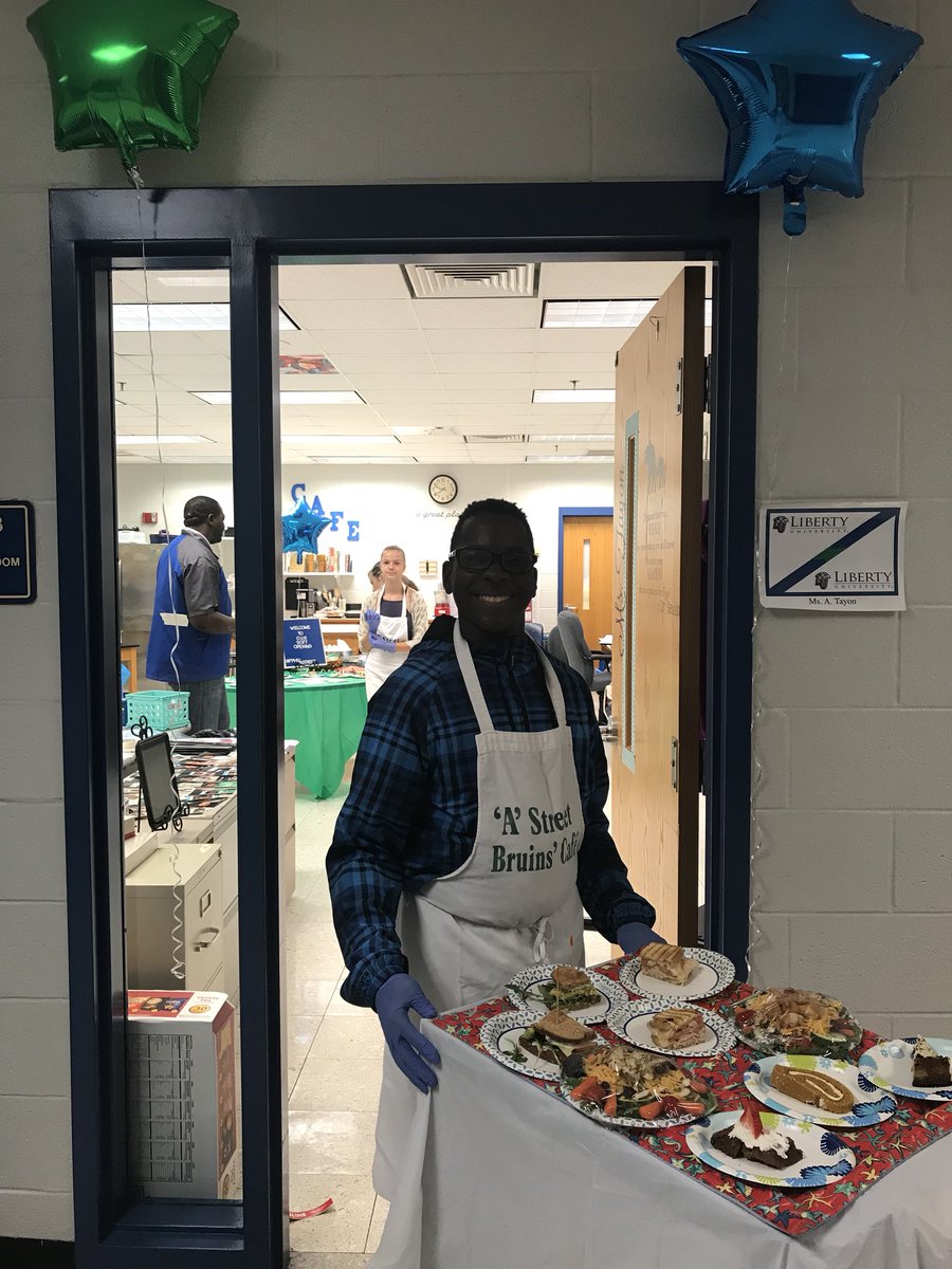 A_Street_Bruins's tweet photo. ‘A’ Street Bruins had a fabulous soft opening today!! Amazing food choices, hard working students, and new costumers for this year!! Great things are coming!! ☀️🐻@PWCSNews @FPHSPTSO @ForestParkBruin https://t.co/gx4KGSTzlO