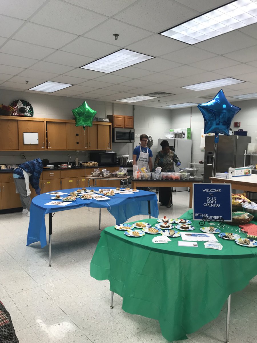 A_Street_Bruins's tweet photo. ‘A’ Street Bruins had a fabulous soft opening today!! Amazing food choices, hard working students, and new costumers for this year!! Great things are coming!! ☀️🐻@PWCSNews @FPHSPTSO @ForestParkBruin https://t.co/gx4KGSTzlO