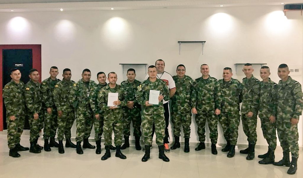 walteradolfor's tweet photo. Despedida a nuestros Sargentos Mayores  muestra de gratitud y respeto #BASPC06 el futuro está puesto en sus manos. dios los guíe y los ilumine en su actuar cabezas visibles Líderes  de los Suboficiles en sus Nuevas Unidades "Héroes Multimisión" https://t.co/t2RyAdmTDo