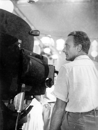   #LesCinéastesDuHangarRangée 2 :43 - FRED ZINNEMANN29 avril 1903 - 14 mars 1997(U.S.A.)- That Mothers Might Lie (38)- C’étaient des Hommes (50)- Benjy (51)- Le Train Sifflera 3 Fois (52)- Tant qu’il y aura des Hommes (54)- Un Homme pour l’Eternité (66)- Julia (77)