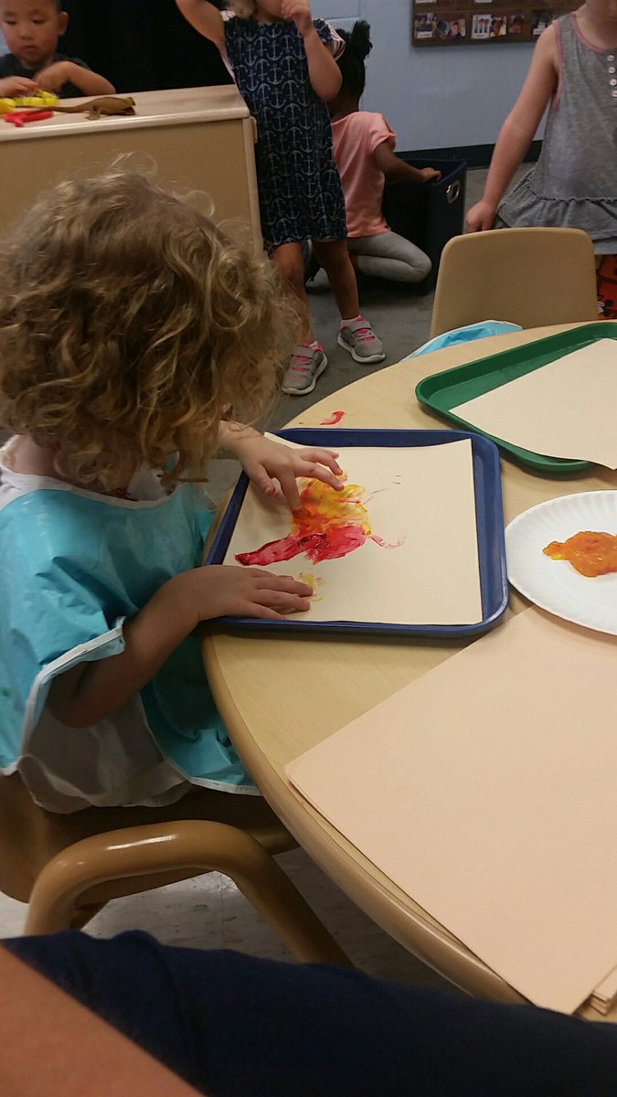 SO_mountvernon's tweet photo. Finger Paint and color mixing exploration today! #mvlittles https://t.co/vXZMSH5LwE