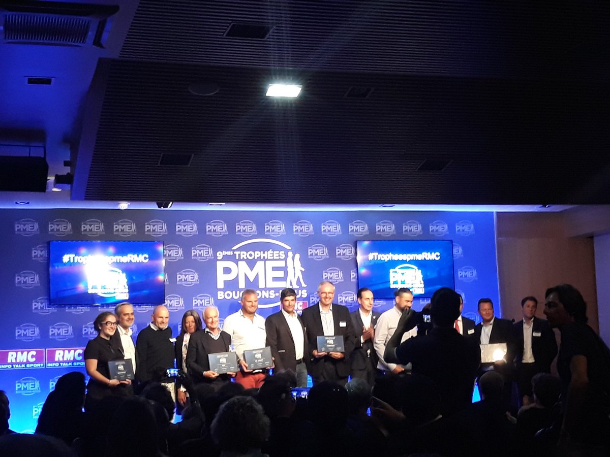 MelindaTHOMARET's tweet image. #TropheepmeRMC Photo de famille des lauréats à la @CCINantes avec @TropheesPmeRMC