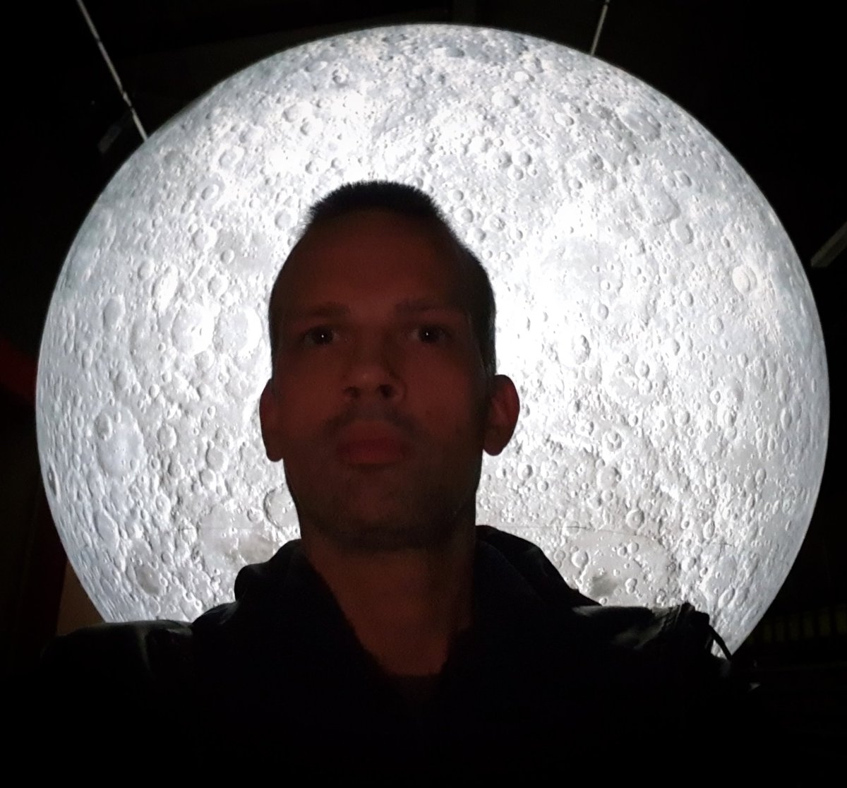 Finally made it to the moon today. Impressive.

#skyranmoon
