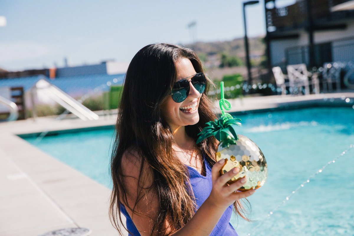 Splish splash we are sippin’ in the sun today 🍍