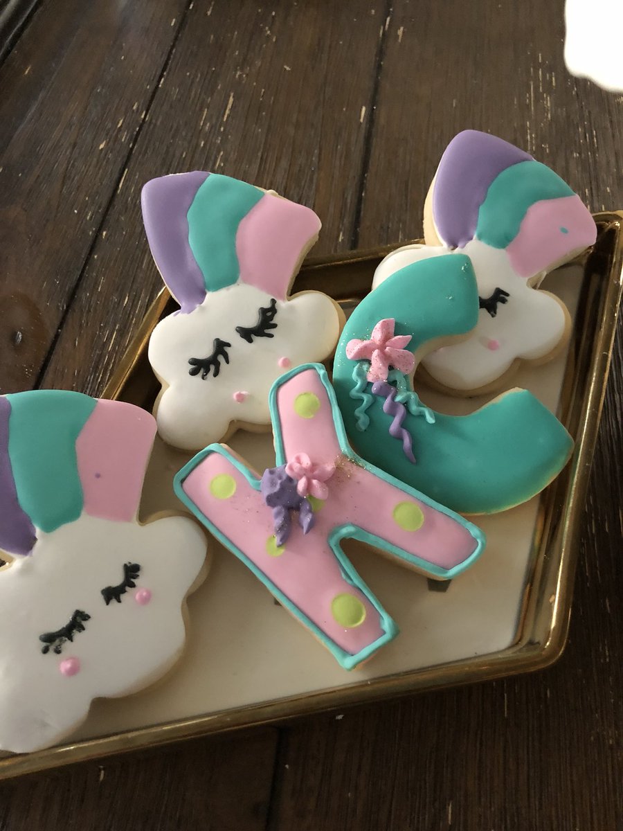 cookiecoutureTW's tweet photo. Fluffy clouds with rainbows and monogram cookies, are perfect for your unicorn birthday celebration! https://t.co/2nv6AnO5eF #ThursdayThought #cookiedecorating #decoratedcookies #cookiedecoratingtutorials #unicorn #unicorn ookies #fluffyfursday #fluffyclouds #rainbows #letters https://t.co/qOFF4p0W8z
