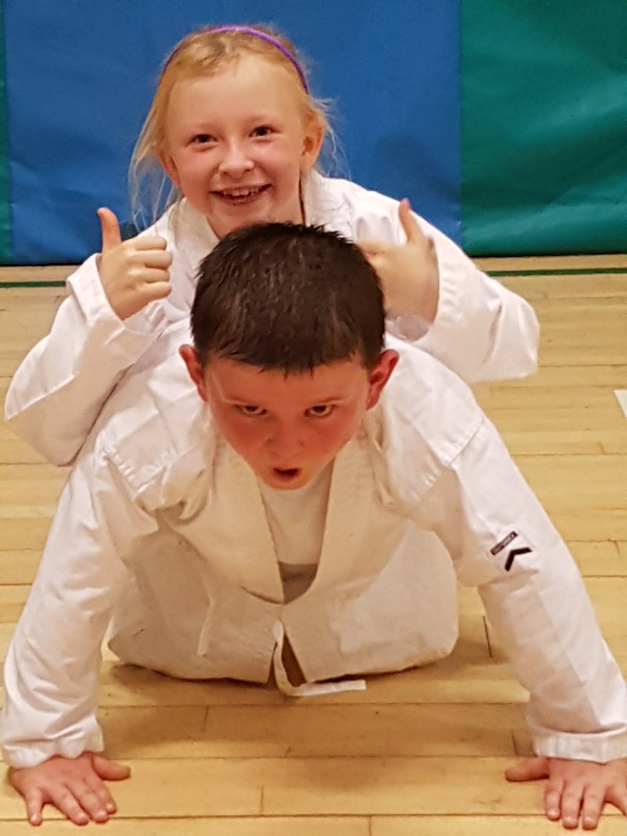 EastbankKarate's tweet photo. We have so much fun at training, #fitness means everything, Jayden & Angel doing there press ups !!!!#nopainnogain #trainwithasmile #determination @stpaulsshet @WellshotPrimary @PEPASSGlasgow @EastbankCSH @sportscotland @GlasgowCU https://t.co/gnUz4WaFJL