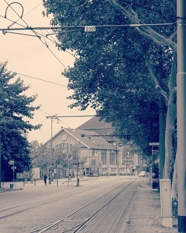 A___Moreno's tweet photo. Road to the Station 🚂.
.
#Darmstadt #Hessen #bahn #deutschebahn #DB #zug #eisenbahn #travel #hauptbahnhof #dzug #eisenbahnbilder #railroads #railways #railstagram #rail #Deutschland #Germany #Alemania https://t.co/jzs64RE1TV https://t.co/jhm22ZkZO4