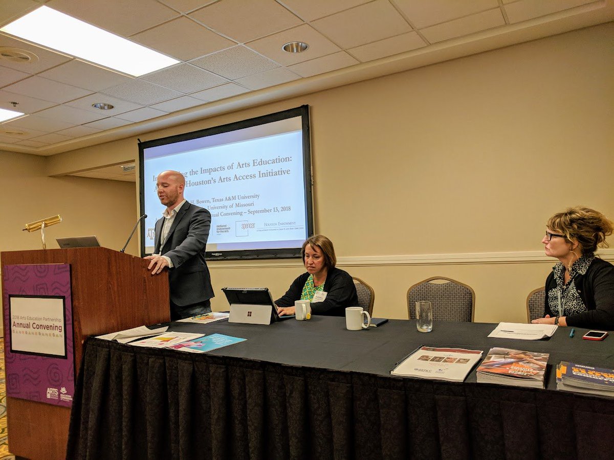 BrianKisida's tweet photo. Stoked to present joint research w @_dhbowen @ #AEPAC18 on student benefits of urban school-community arts ed partnerships w @EdVestors &amp; @SeattleArtsEd. Thanks to @NEAarts @Spencer_Fdn @RiceKinderInst for supporting our eval of @houartsaccess. @MizzouTSPA @cehdtamu @aep_art https://t.co/DQlZNifHIt