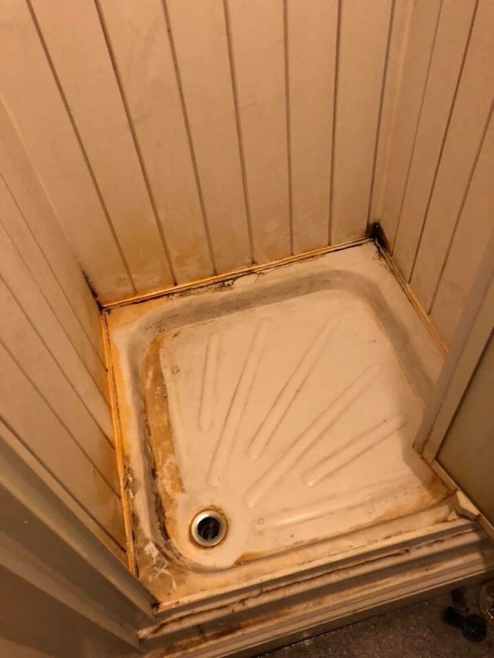 RefugeesAtHome's tweet image. Some photos just shared on Facebook of asylum seeker accommodation. Absolutely horrible and depressing that this is seen as acceptable