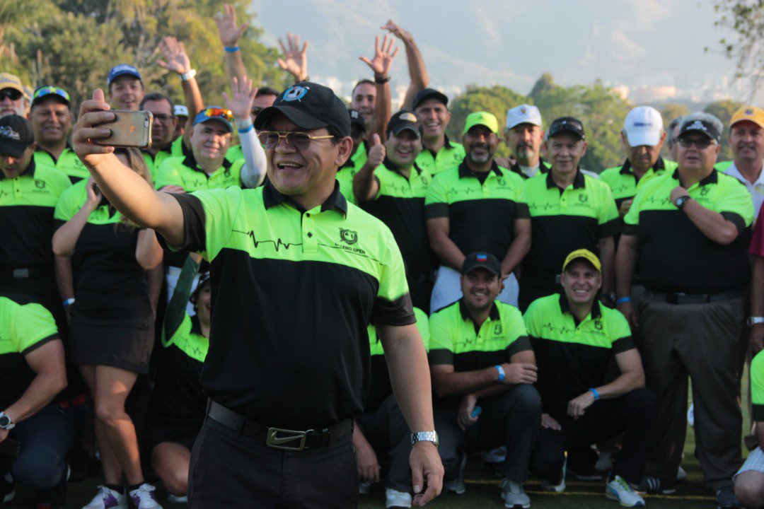 la_matunga's tweet photo. #TBT Del gran ambiente de camaradería y buen golf se pudo disfrutar en el #GalenoOpen que se disputó en las canchas del #ValleArribaGolfClub marzo de este año!! 🏌♂⛳👊
#LaMatunga #LaFiestadelGolf #Golf #VivaLaMatunga https://t.co/SO5ZagLbMu
