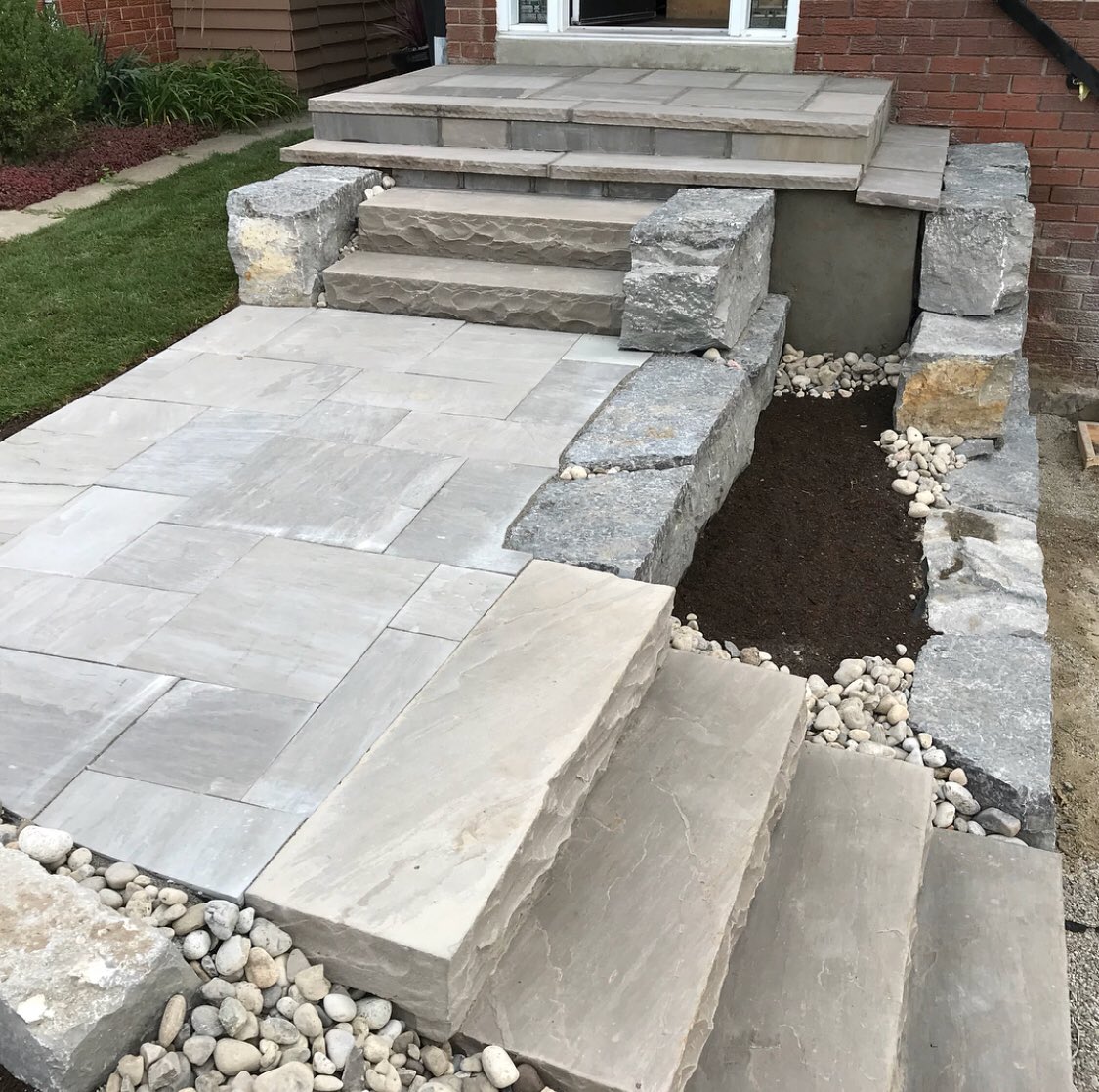 Lawton Landscaping using the Boulder Grab to stack some armour stone! #MQuip #StoneClamp #ArmourStone #RetainingWall #NaturalStone #Construction #Contractor #Landscaping #Tools #Hardscape #Hardscaping #Clamp #MiniExcavator #MiniEx #Machinery