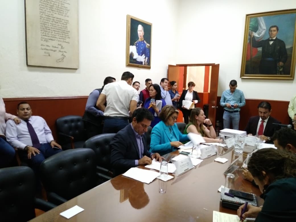 TonoLopez_1's tweet photo. En Comisión legislativa de administración, analizando y resolviendo asuntos laborales en el marco de la ley @DiputadosdelPRI https://t.co/ZGGEt1HYZp