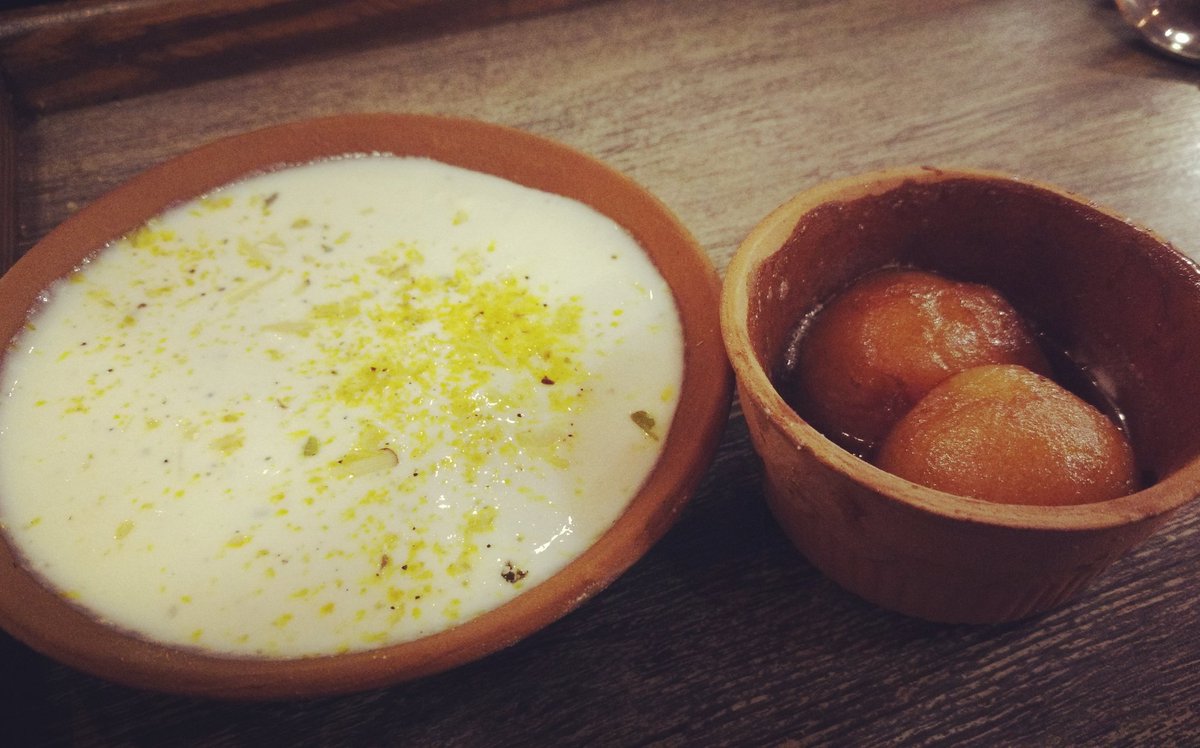 hrsanjaynegi's tweet image. Happiness is dessert before dinner #rabdi #gulabjamun #Sweettooth 😋😋😋😋😋