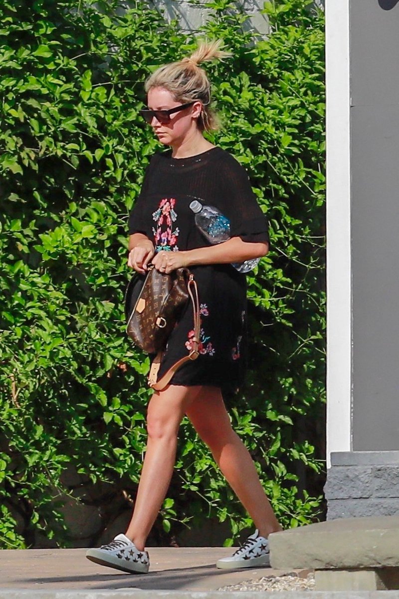 TeamTisdaleFR's tweet photo. 26.08 - Ashley Tisdale out in Los Angeles
https://t.co/9vnzQ9o6Gx https://t.co/aTZ5NQshVe