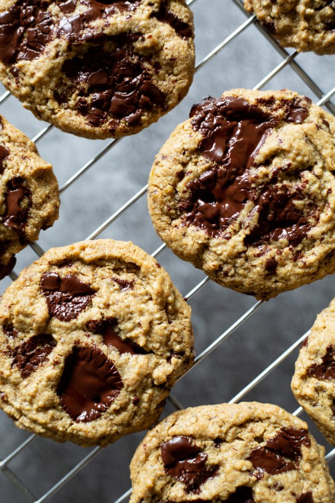 ohsheglows's tweet photo. Check out these Grain-free, Nut-free Vegan Chocolate Chunk Cookies! This may be the most challenging cookie recipe I’ve ever created...I hope you love it as much as we do! 🙌 Snag the recipe --> https://t.co/QjgaCy3paV #vegan #nutfree #grainfree https://t.co/1LziJwNrSm