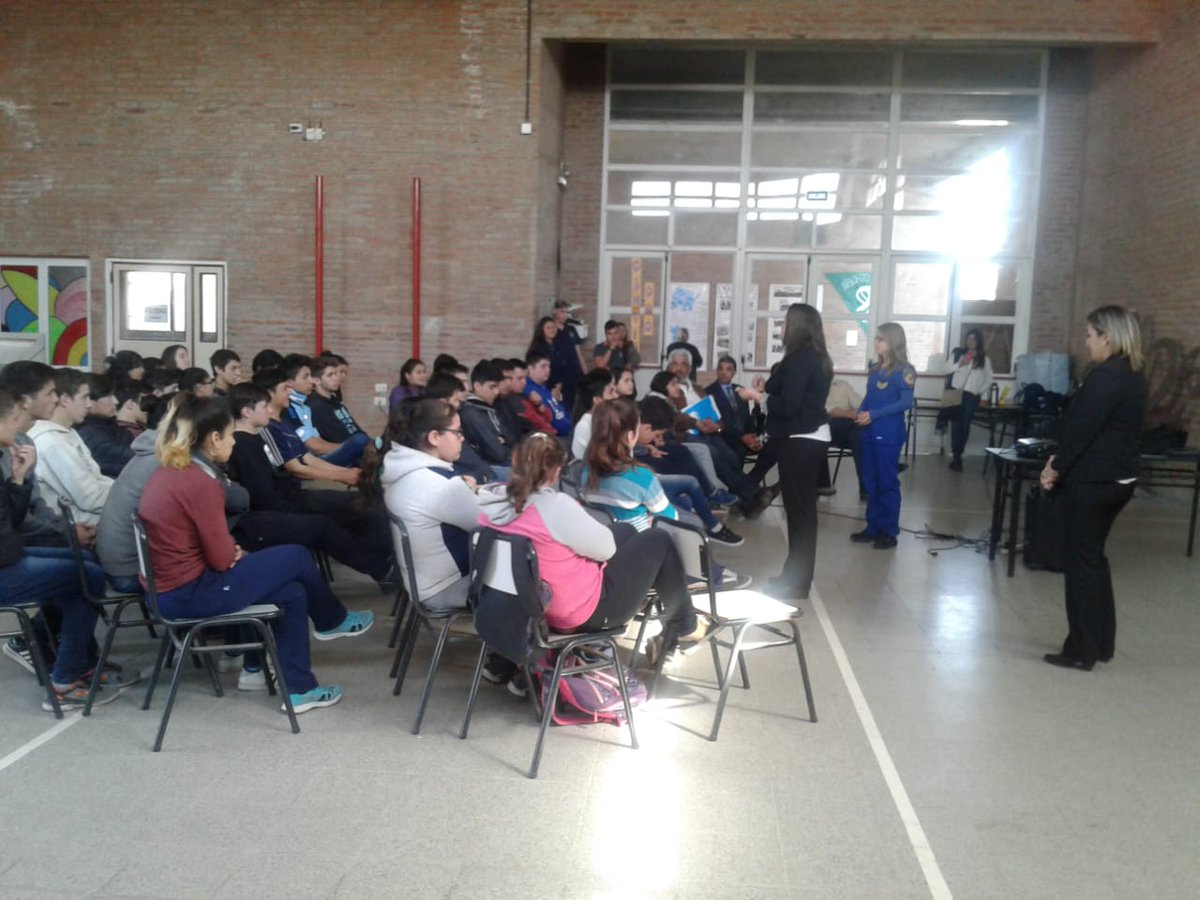 medinaramonenri's tweet photo. IPET 355 #Canals junto al of.ppal. Pereyra Paola la Cabo 1Lic. Conde Griselda y la Agte. Psicopedag. Leonardi Vanesa #UsoResponsableDeRedes
#Grooming
#sexting
#ciberacoso
Creando #SeguridadCiudadana concientizando a los jóvenes sobre #ciberdelito
@carlosmassei @alfonmosquera https://t.co/G4ZH7rz9Ww