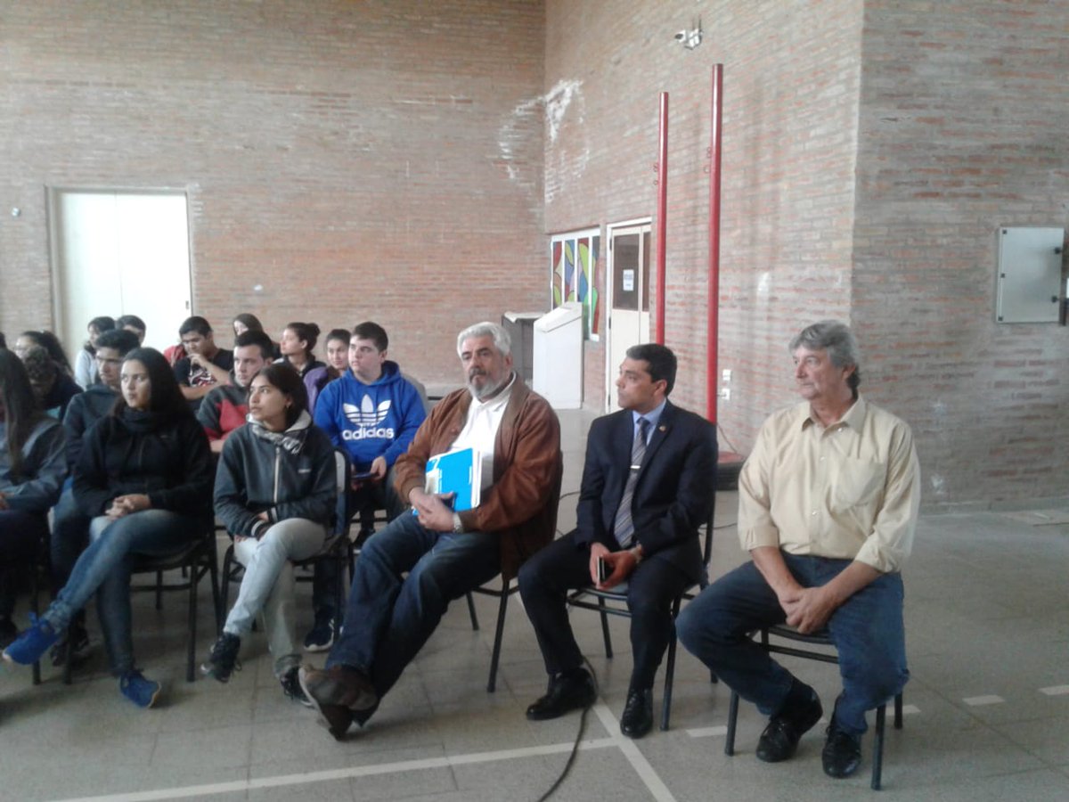 medinaramonenri's tweet photo. IPET 355 #Canals junto al of.ppal. Pereyra Paola la Cabo 1Lic. Conde Griselda y la Agte. Psicopedag. Leonardi Vanesa #UsoResponsableDeRedes
#Grooming
#sexting
#ciberacoso
Creando #SeguridadCiudadana concientizando a los jóvenes sobre #ciberdelito
@carlosmassei @alfonmosquera https://t.co/G4ZH7rz9Ww