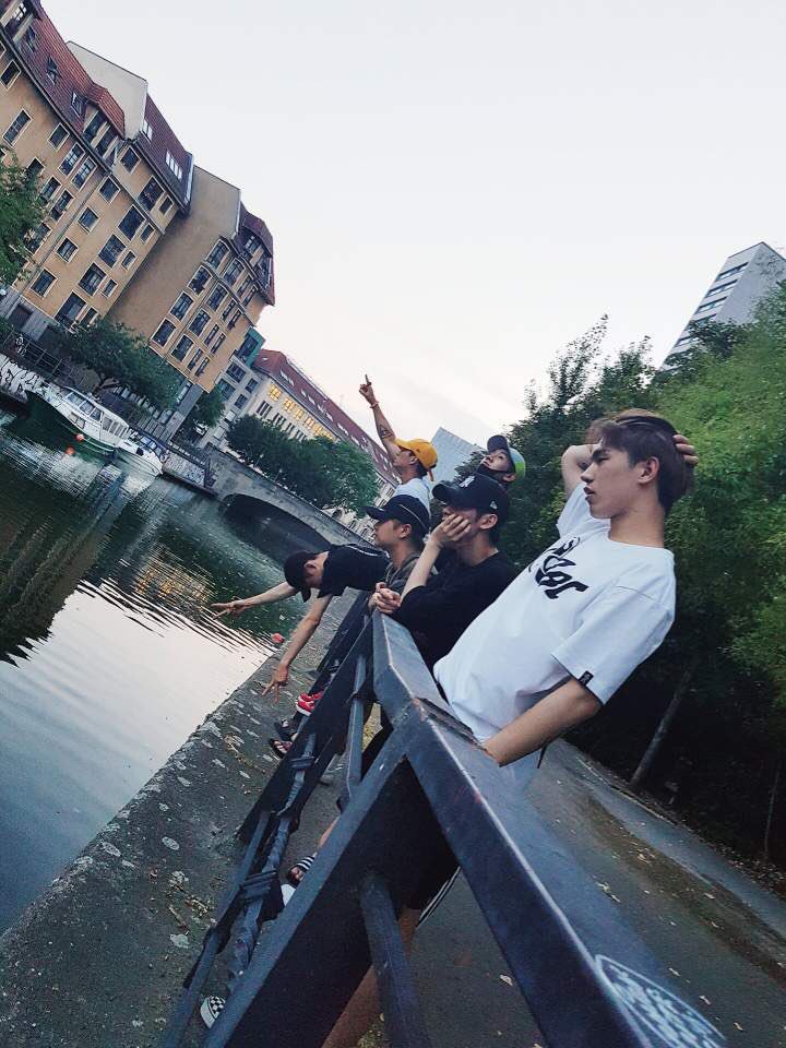 24K_GER's tweet photo. Zum Ende des Tages auch von uns etwas zu 24K 6. Anniversary💛 
#6YearsWith24K 
#6GoldenYears https://t.co/qdm2TsUBpG