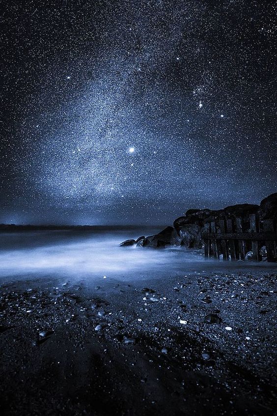 Grace_al_ex's tweet photo. Mesmerising #night skies #captured over the Isle of Wight, in pictures
#sky #Stars https://t.co/BF5hCXEpWZ