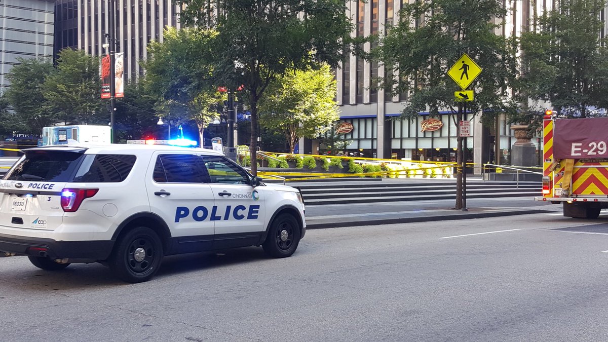 CincyPD's tweet photo. @CincyPD UPDATE: active shooter/officer involved shooting incident at Fifth Third Bank at 511 Walnut Street in lobby and loading dock. Call received at 9:10am.  Five victims injured, three dead. Suspect is dead. Three or four officers responded and engaged the shooter. https://t.co/AlRP6wTANw