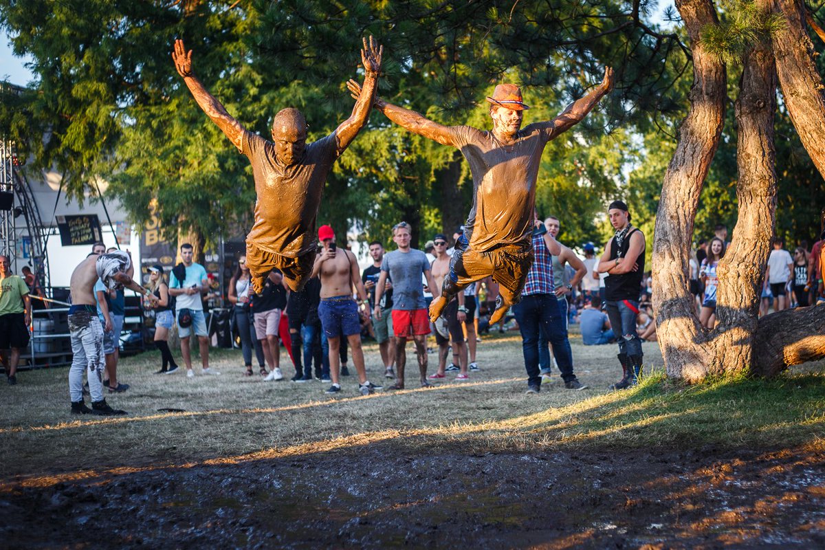 balatonsound_'s tweet photo. πGive a shout out to the good ol' friends and loved ones who were at Balaton Sound with you π€π€
@rockstarphotographers
#BalatonSound #SOUND2018 #festival #summer #Balaton #friendshipgoals #party #summer2018 #fun https://t.co/CmB1hMvjYi