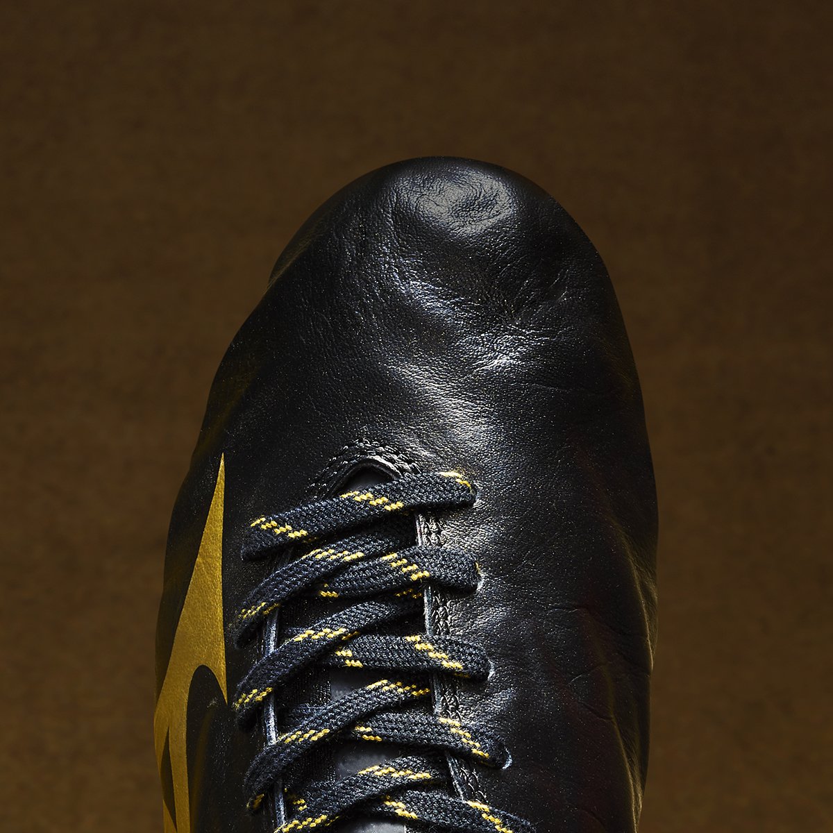 Made in Japan. Owned across the globe. Brand new Rebula 2 V1 in Gold colourway. Get them today 🏆⚽#PowerToPerform