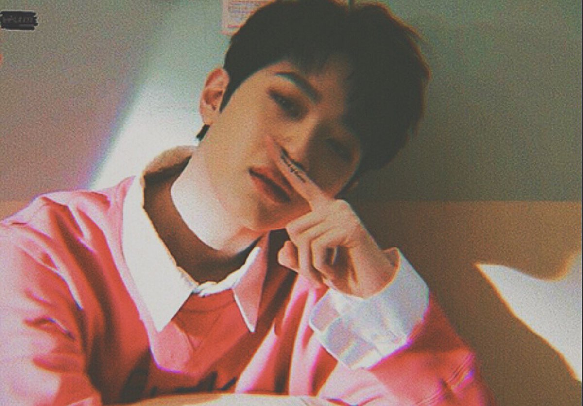 Jannoonaaa's tweet photo. I’ll stay with you forever and ever, I promise you ! 
#WannableSelcaDay
#워너원
#라이관린
#배진영
#laiquanlin 
#BAEJINYOUNG https://t.co/C4iQ132GQZ