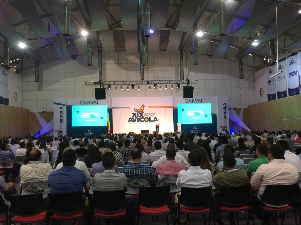 Iniciamos Segundo día de #CongresoNacionalAvicola con Gabriel Vallejo hablando sobre Clientes para toda la vida