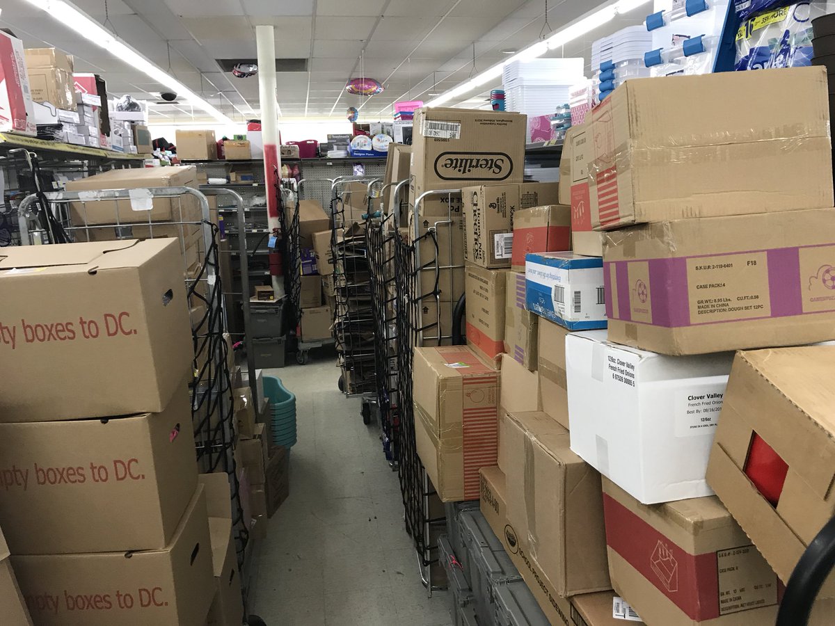 TiffanyErvin's tweet photo. Well at least I now know it’s not just the #FlatRockNC store that sucks @DollarGeneral - you have a hot mess in #FletcherNC too... I tried... I’m out! #howdoyoustayinbusiness https://t.co/Ryehpuoh3U