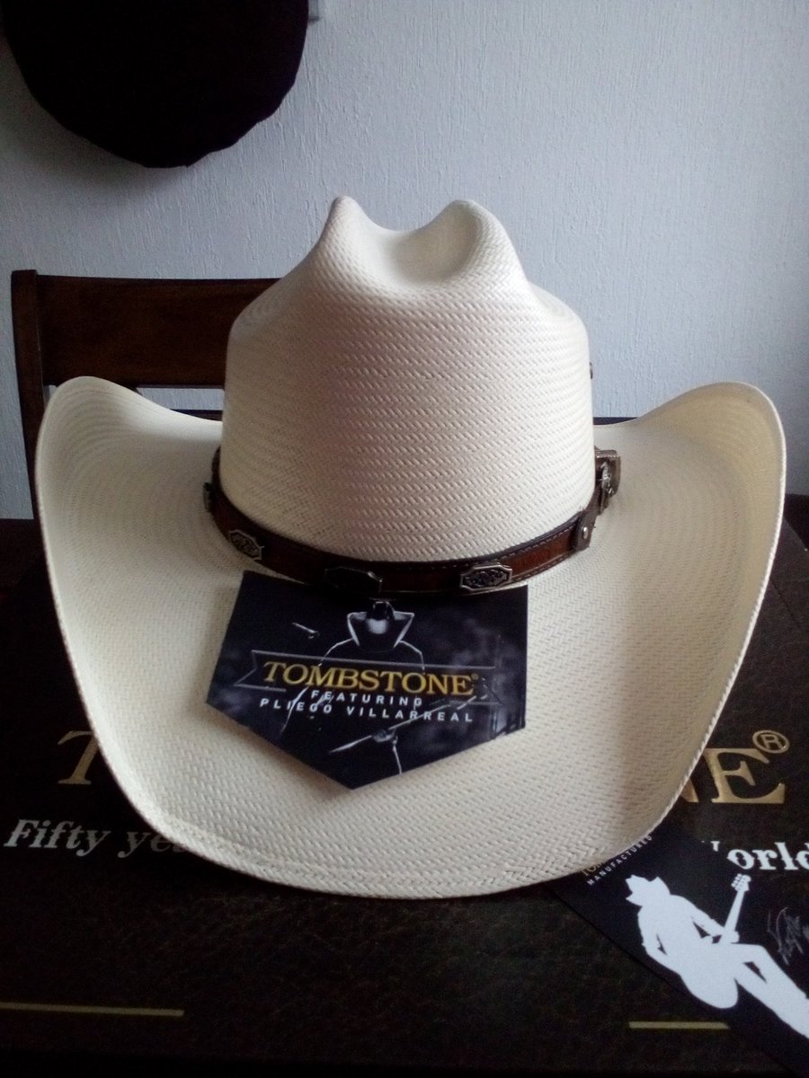 Le_pulq's tweet photo. Que chulo de bonito está este Sombrero, nada más me lo di de cumpleaños. Saludos @PliegoVilla https://t.co/47t5Z2mLVC