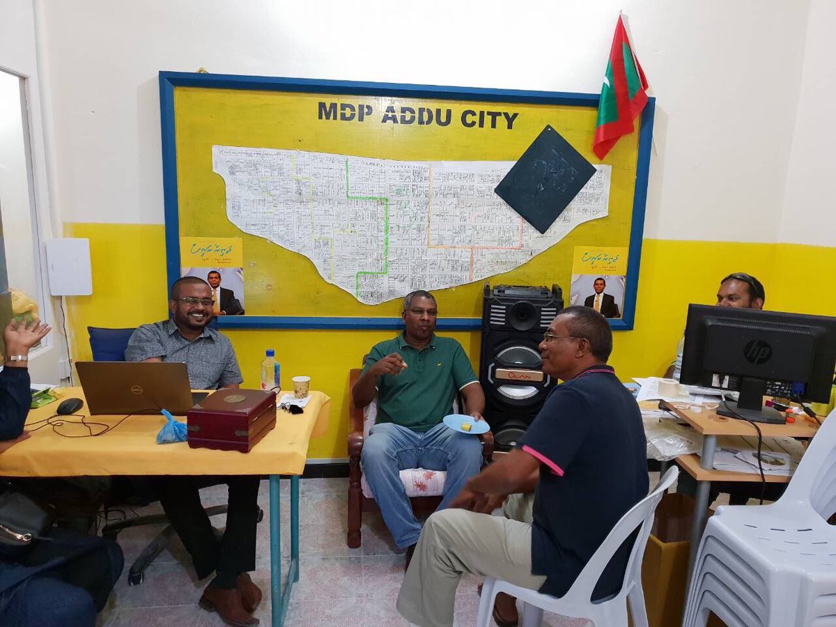ahmed_nihan's tweet photo. Custom CG @mohamedjunaidmv akee Siyaasee Baibalaa ah varah molhu kulhuntheri eh. #AdduFeydhoo #MDP Jagaha ah RING ah Miadhu Haveeru Vadhe, Beyrah Nukuthee 5 Meehun ehffaraa #PPM ah Badhalu kohggen. #Thinadhoo MDP Jagaha ah vaiy Dhuvahuves ethanun Ekaku PPM ah Transfer kuri! 👍👏 https://t.co/UXPSNaLhKN
