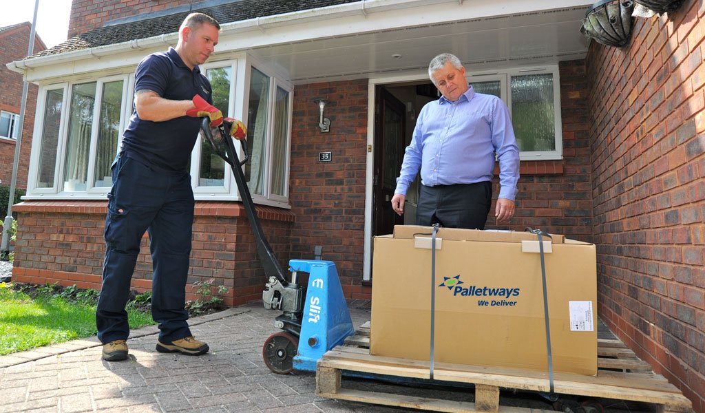 PalletwaysUK's tweet photo. Send your #pallet nationally or internationally today using our easy #onlinepallet booking system.  Credit/debit card payments &amp; full tracking https://t.co/cauUYyeXL3 https://t.co/NnTWOUQK8S