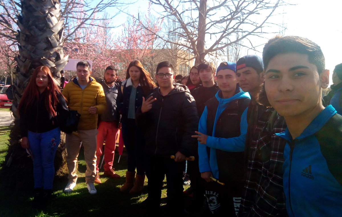 PACE_UTalca's tweet photo. Así se vive el #UTalcaAbrePuertas
AHORA: El Equipo #PACEUTalca tuvo el agrado de recibir a los jóvenes del Liceo Francisco Antonio Encina Armanet de la Comuna de las Cabras, Sexta Región, quienes en compañía de los tutores #PACE @umcecl participarán en esta gran experiencia 😀 https://t.co/7b0v8cAY9R