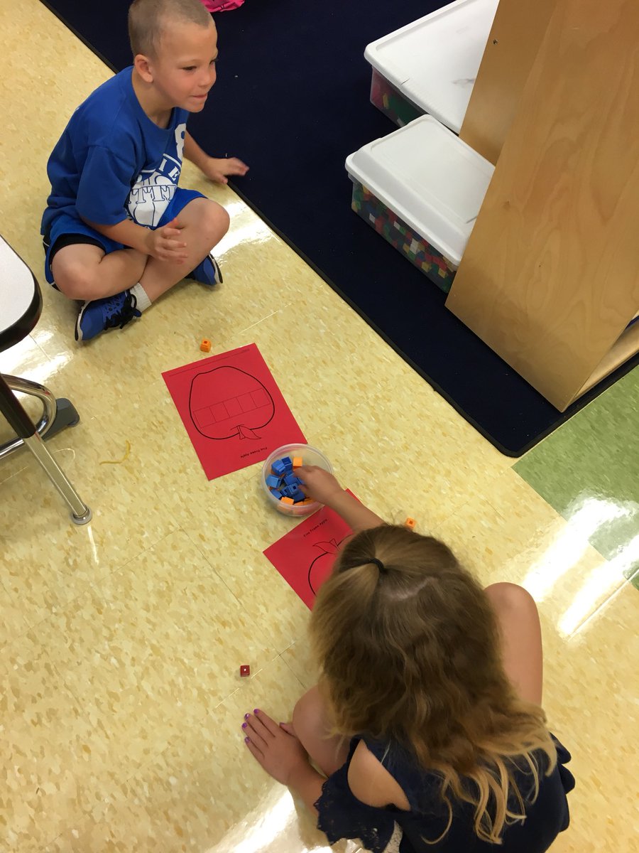 jrsteach's tweet photo. Playing #FiveFrameApple after reading Ten Apples Up On Top! #MathWorkshop #MathWithAFriend love listening to them talk about what they need to fill the #FiveFrame @WTBobcats #kindergarten #mtbos https://t.co/ETWGzjq1gn