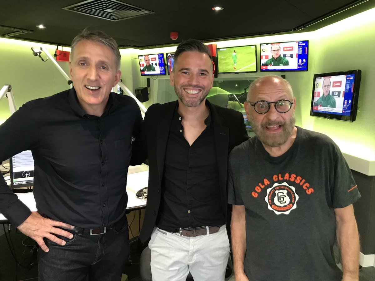 Deanedwardschef's tweet image. Amazing to pop into @talkSPORT towers to talk about my new book. Thanks @tSHandJ for having me and I’m hoping to see @talkSPORTDrive on Masterchef next year 😜 #cookslow