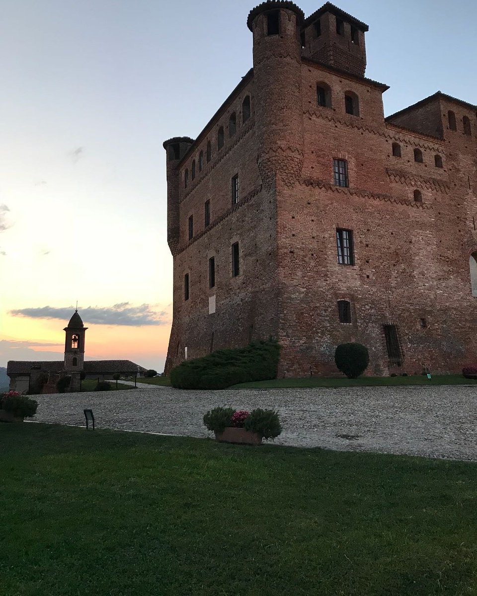 piemonte_italia's tweet image. Oggi vi presentiamo un'altra meraviglia del #piemonte il #castellodigrinzanecavour. Il Piemonte è bellissimo!!! Photo by Stefania Gattuso #piemontedavivere #castelli #monumenti #storia #storiedibellezza #immagini #ilovepiemonte #ilmiopiemonte #turismopiemonte #turismo #tramonto